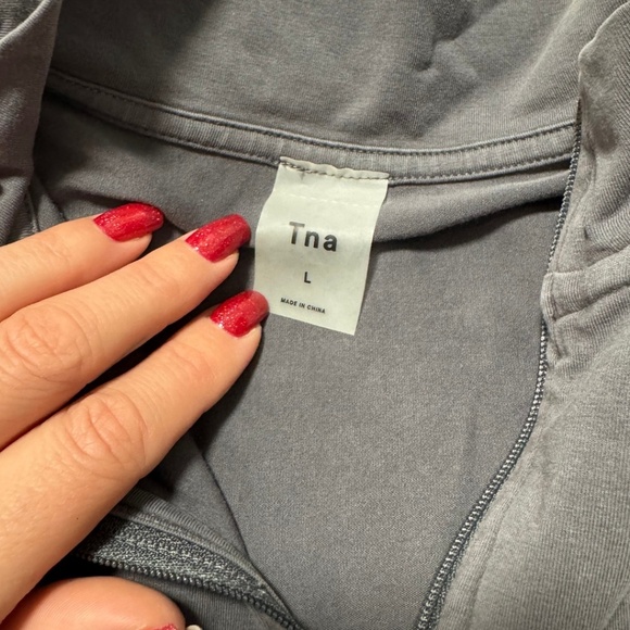 TNA Athletic Cropped Zip Up Shirt - Picture 5 of 6